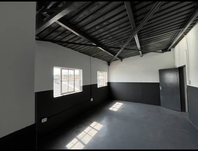 176M² WAREHOUSE TO LET IN SEBENZA